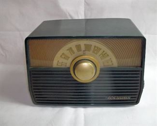 ANTIQUE RCA BAKELITE RADIO