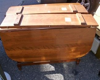 BEAUTIFUL DROP LEAF TABLE W/TWO LEAFS & CHAIRS