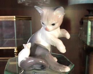 Lladro cat demanding mouse to get off its ass figurine. Darling.