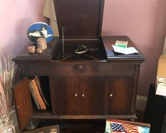 Antique VICTOR VICTROLA GRANADA ORTHOPHONIC Model Phonograph from the 1920's that plays. We will be playing this at the sale!