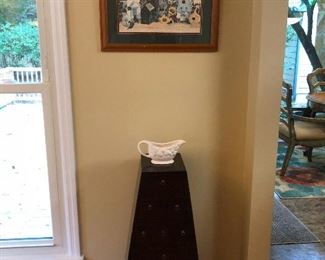 Gravy boat doesn't want to be put on a pedestal, gravy boat just wants to be thought of as a normal gravy boat