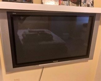 Is that a TV under a mantle reflecting a horrible crime being committed? (I watched Forensic Files last night)