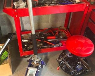 Lookit these TOOLS!! That's a JACK there