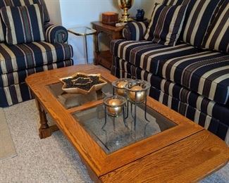 Drop-leaf coffee table