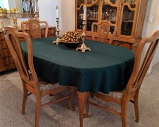 Country French dining table & chairs