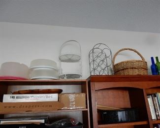Assorted housewares