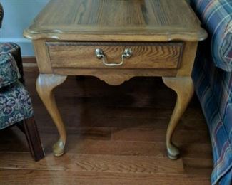Thomasville Queen Anne side table