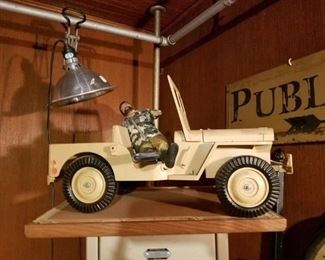 G.I. Joe plus Adventure Team Jeep!
