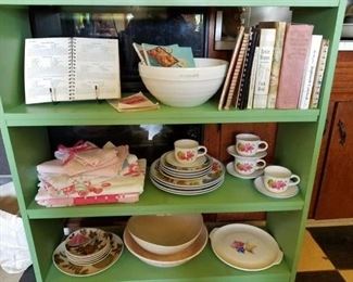 great green shelf, tons of fruit themed linens