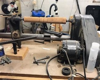 Craftsman 12 inch wood tuning lathe with bench for holding