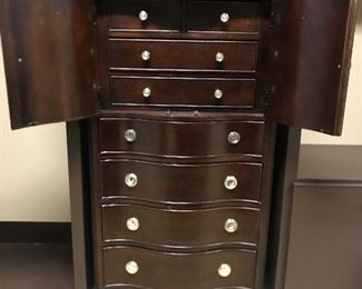 Pair of matching dressers