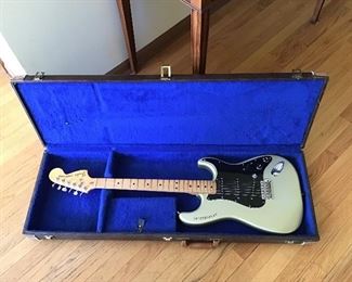 1979 Silver Anniversary Stratocaster with Case (Original Pegs)