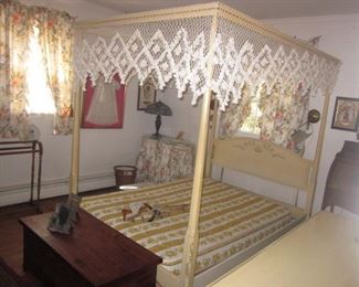 Four Poster Bedroom Suite