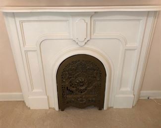 FREE STANDING ELECTRIC FIREPLACE