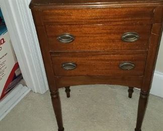 Vtg Caswell-Runyan Co. Walnut Wood Perfect Light Up Beauty Cabinet 20x13x30