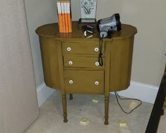Sewing Stand Martha Washington