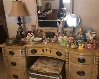 Blonde dressing table with bench (not in photo)