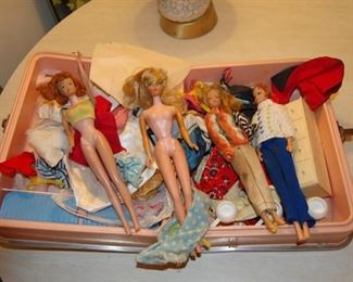 Sold as a lot: Case, dolls and clothes