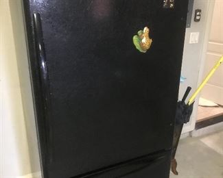 Whirlpool refrigerator freezer. Like new