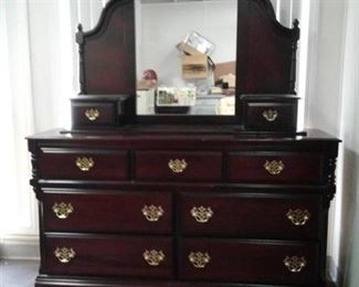 9 Drawer Dresser w/ Colonial Style Mirror
