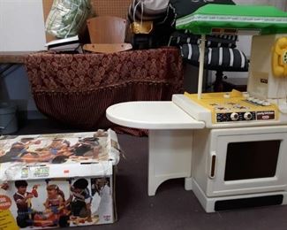 Childs Kitchen Play Set & Omagles Construction Play Set