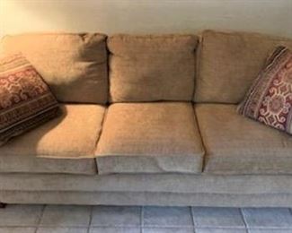 Please ask about this beautiful sofa. It can be viewed offsite.