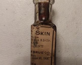 June 30, 1906 Corn Wart Skin, ext. Cannabis Indica medicine bottle 