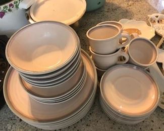 Pfaltzgraff Aura dish set