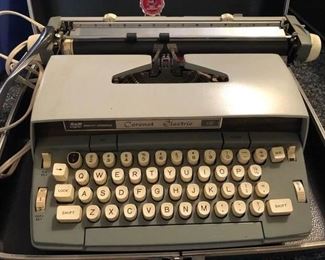 Vintage Smith-Corona Coronet typewriter 