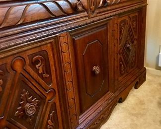 Mint condition oak carved buffett