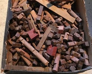 Wooden lincoln logs