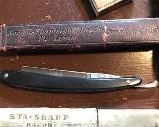 Straight razor with case, St. Louis