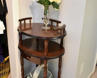 ACCENT TABLE