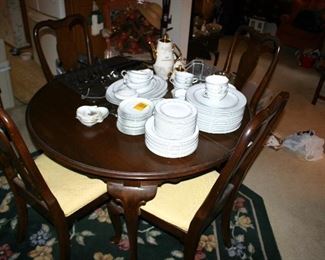 Ethan Allen Circular Dining Room Table with 4 Chairs and Two 16" Wide Table inserts