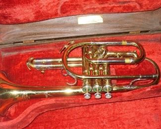 KING B FLAT CORNET TRUMPET  IN ORIGINAL CASE.  BEAUTIFUL MARKS OVERALL.  MOUTHPIECE IN FRONT SHOWCASE WHEN YOU CHECK OUT.