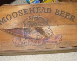 MOOSEHEAD BEER CRATE WITH SLIDING TOP.  BEAUTIFUL CONDITION AND GREAT ADVERTISING