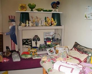 TABLE OF VINTAGE LINENS, CROTCHED THROW, QUILT, ETC.