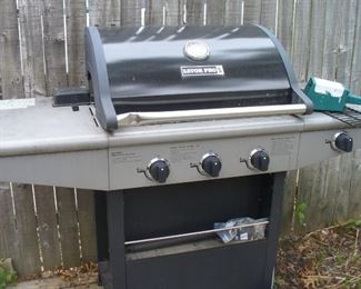 ONE OF OUR NICE GRILLS. WE HAVE MORE GRILLS, PROPANE TANKS, PATIO FURNITURE, PLANT HOLDERS, PLANTERS, BIRD FEEDERS AND BIRD BATH IN THE BACK YARD AND ON THE DECK AND A PATIO TABLE AND SWING ON A STAND