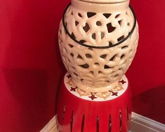 Ceramic urn 
