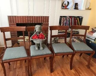 Set of 4 nice chairs 