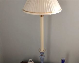 Blue and white side lamp; blue vases