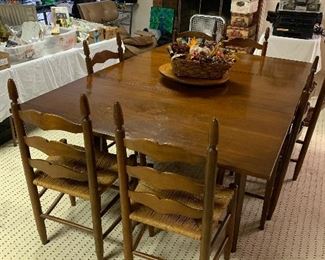 Beautiful Vintage Table with 7 Chairs (Rush Seats)