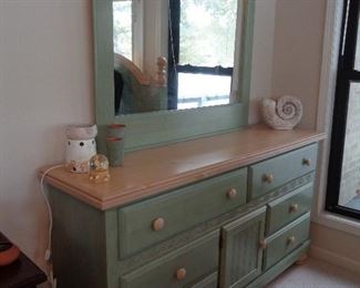 queen bedroom set, dresser w/mirror