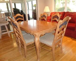 dining table w/leaf & 6chairs