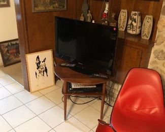 Lots of vases, artwork, American Indian artwork, contemporary art work, Chinese artwork, Chinese on silk,