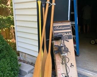 ELECTRIC OUTBOARD MOTOR/OARS/PADDLES https://ctbids.com/#!/description/share/252845