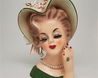 Lot 001
Rubens #484 Lady Head Vase