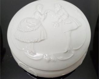 Lot 014
Vintage Erphila Bavaria Porcelain Box