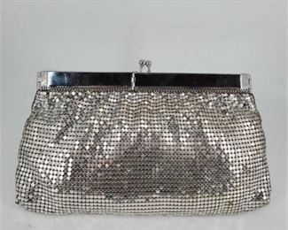 Lot 061
Vintage Whiting & Davis Silver Mesh Clutch Handbag