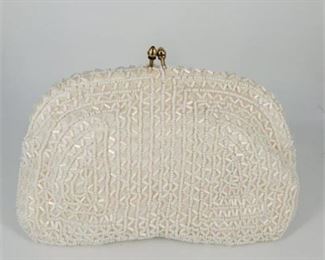 Lot 072
Vintage Higbee's White Beaded Kiss-lock Handbag